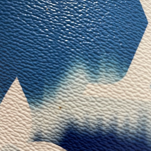 Louis Vuitton Escale Toiletry 26 RARE FIND - Picture 5 of 8